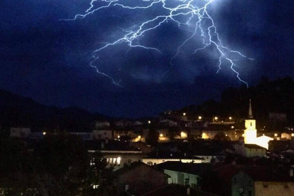 Pis Amb Encant A Campdevanol,Al Centre Del Poble. Eksteriør billede